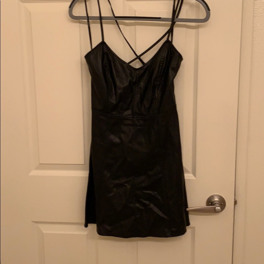 🖤BLACK FAUX LEATHER DRESS - Picture 2 of 5